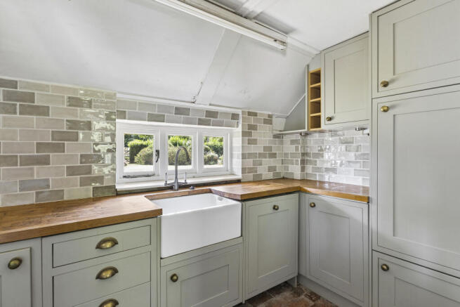  Newbury Road, Shefford Woodlands, Hungerford, West Berkshire photo 4