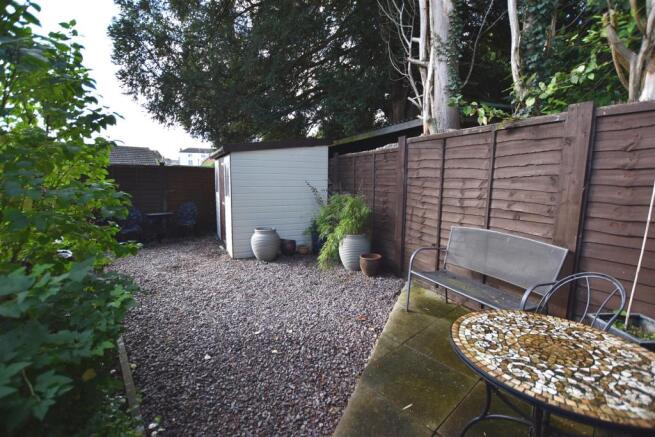 UPPER SITTING AREA