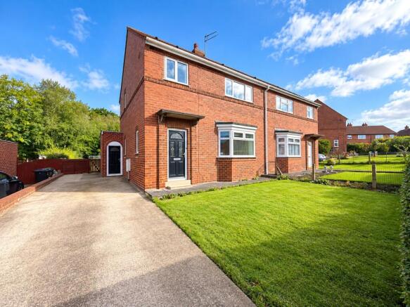 3-bed semi-detached on Oak Crescent, Garforth, LS25, £280,000