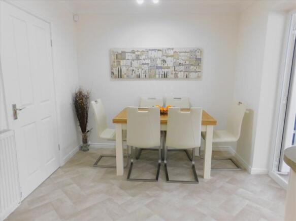 KITCHEN/DINING AREA extra photo