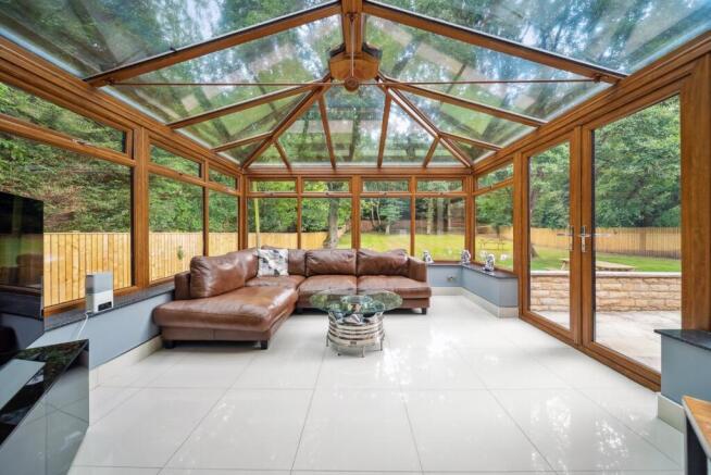 6 bed Detached for sale Image 6
