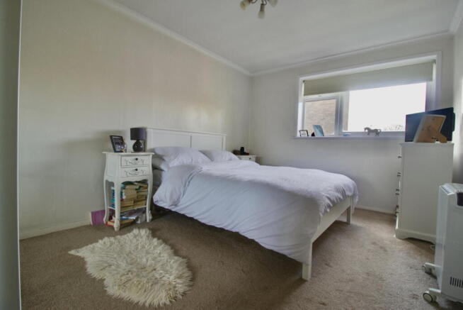 Holdbrook Way, Harold Wood, RM3 0JD photo 3