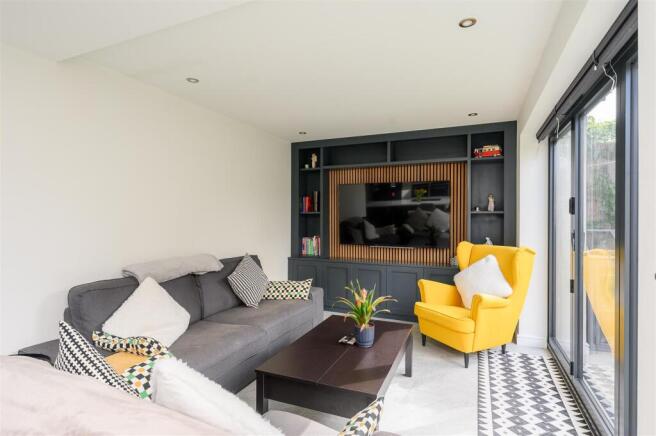 4 bed Detached for sale Image 8