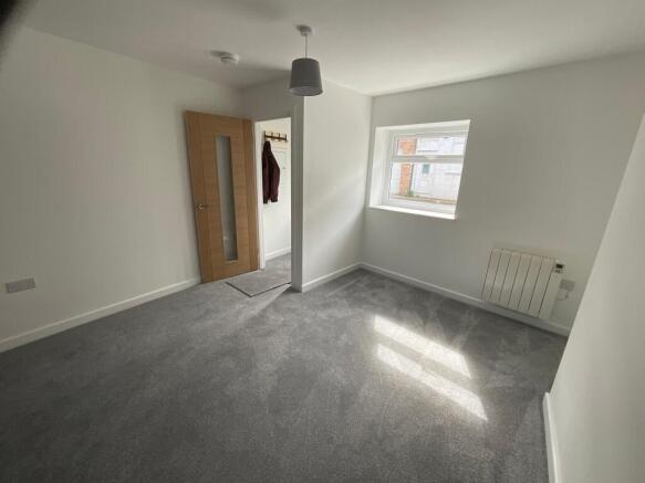 2 bed Terraced to rent Image 4
