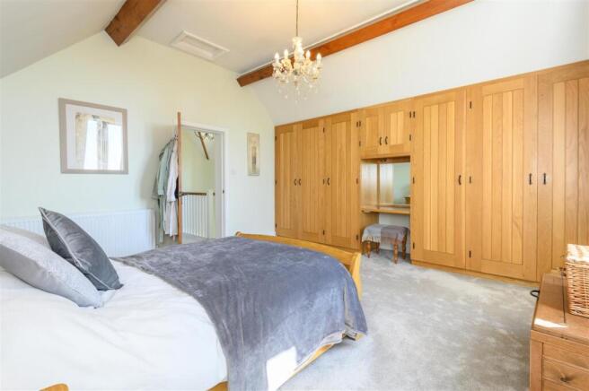 4 bed House for sale Image 4