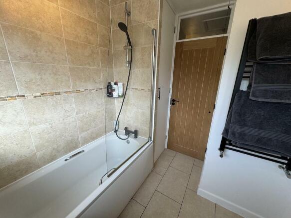 12 - Bathroom..jpg