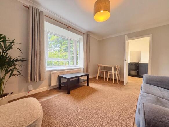2 bed Flat to rent Image 4