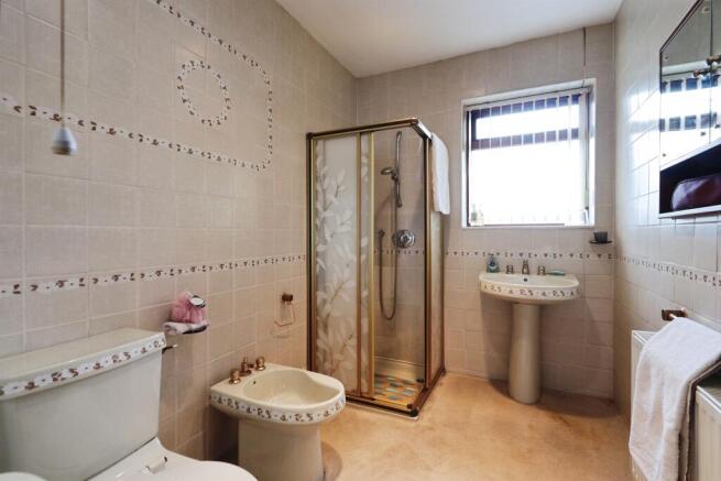 3 bed Detached Bungalow for sale Image 11