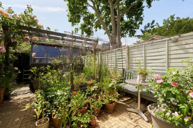Jackson Close E9