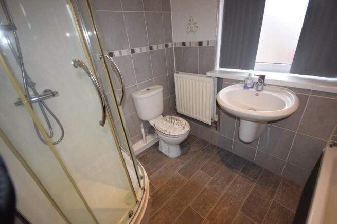FAMILY BATHROOM/S...