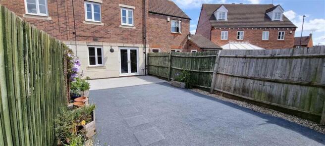 Garage (to rear)