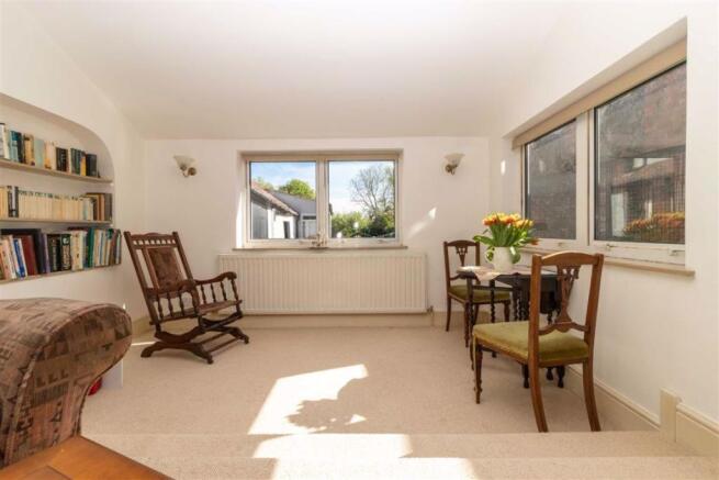 REAR LOUNGE