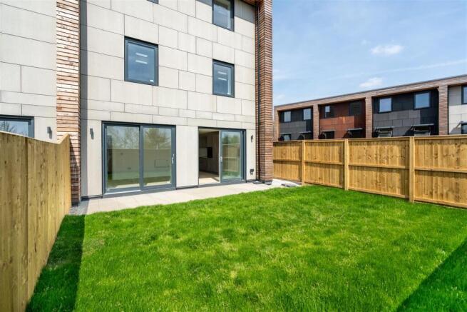 4 bed Semi-Detached for sale Image 11