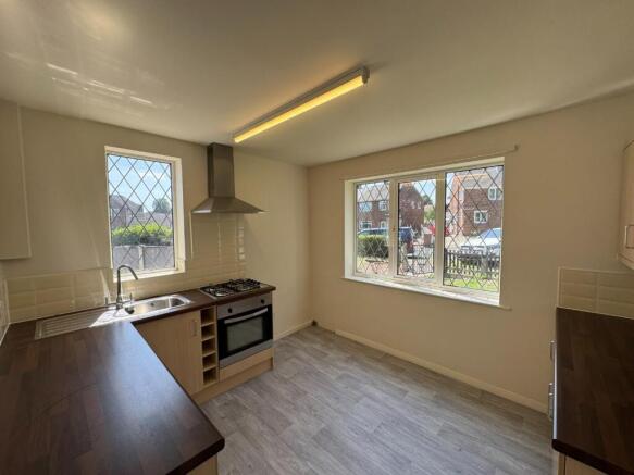 2 bed Semi-Detached to rent Image 4