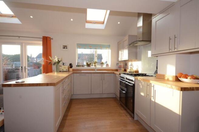 Kitchen/Dining...