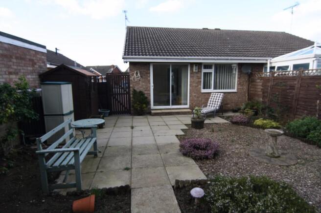 2 bed Semi-Detached Bungalow to rent Image 4