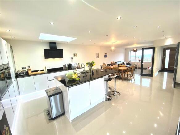 KITCHEN/DINING/FAMILY ROOM