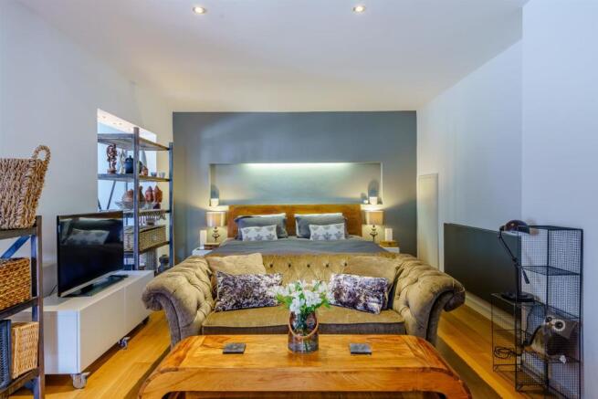 8481423-interior06.jpg