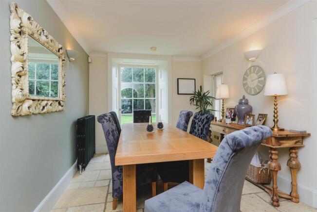 8309394-interior30v2.jpg