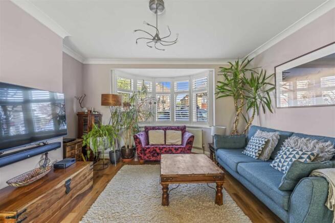 60 Bassett Gardens, Isleworth TW7 4QY-5.jpg