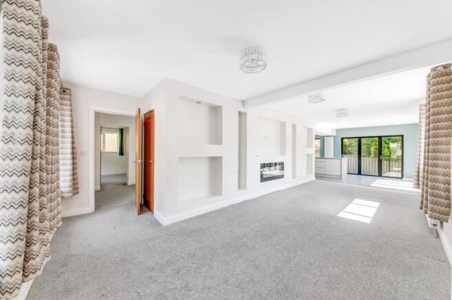 4 bed House for sale Image 11