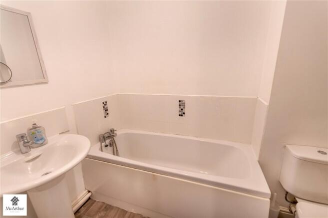 4 bed House for sale Image 12