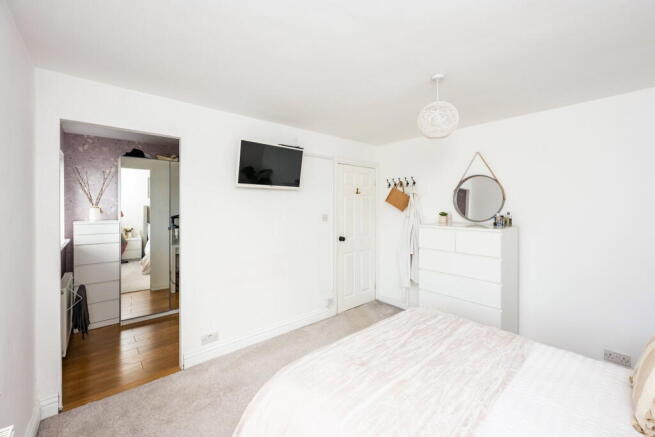 4 bed Detached for sale Image 11