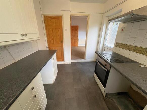 Kitchen 2.jpeg