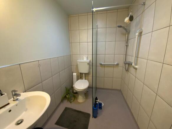 AENNEXE WET ROOM.jpeg