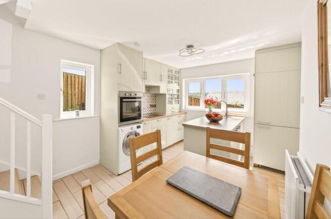 4 bed Semi-Detached for sale Image 6