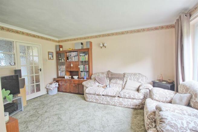 LIVING/DINING ROOM
