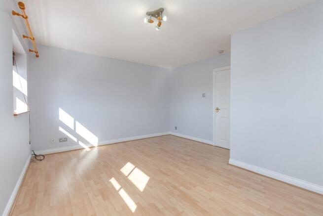2 bed Flat for sale Image 5