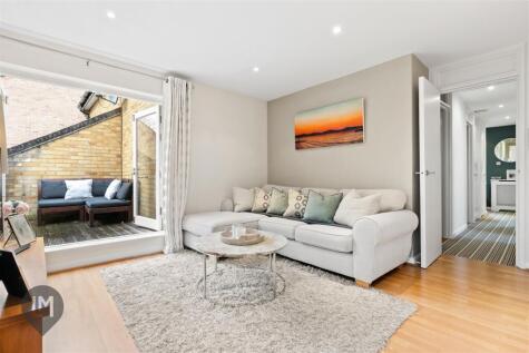 Holm Oak Close, London