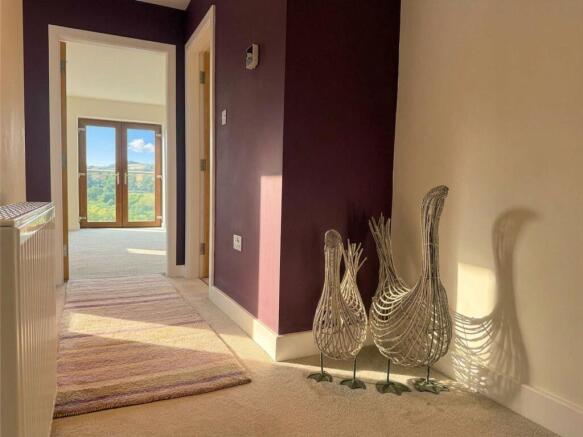 6 bed Detached for sale Image 8