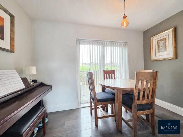 4 bed Town House for sale Image 7