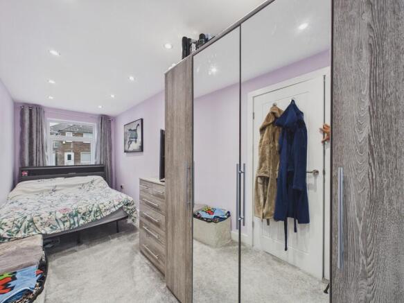 4 bed Semi-Detached for sale Image 7