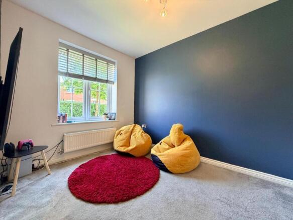 4 bed Detached to rent Image 11