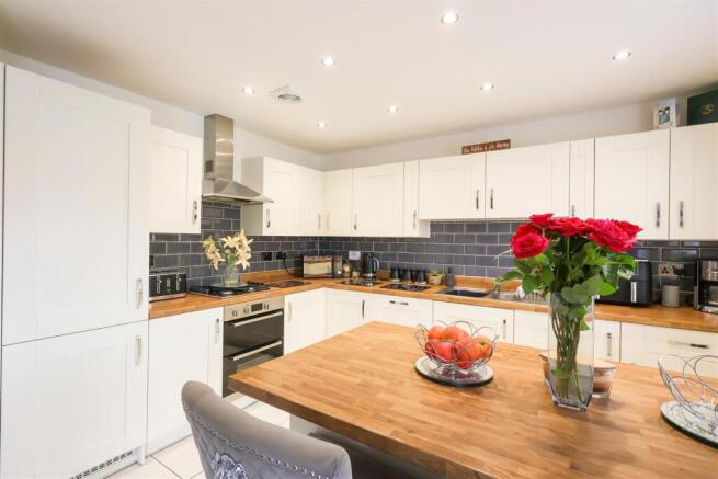 4 bed Detached for sale Image 6