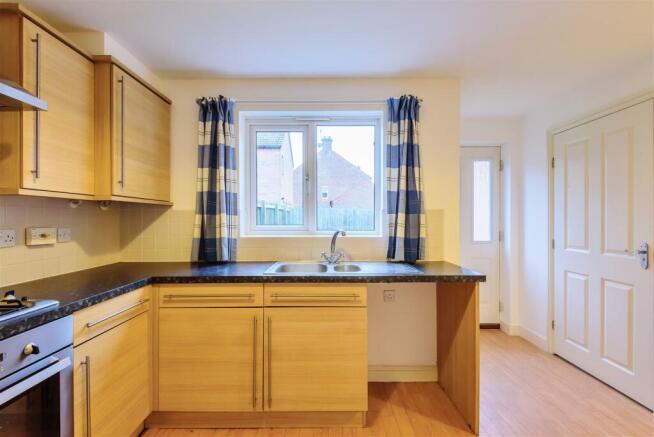KITCHEN/DINING AREA