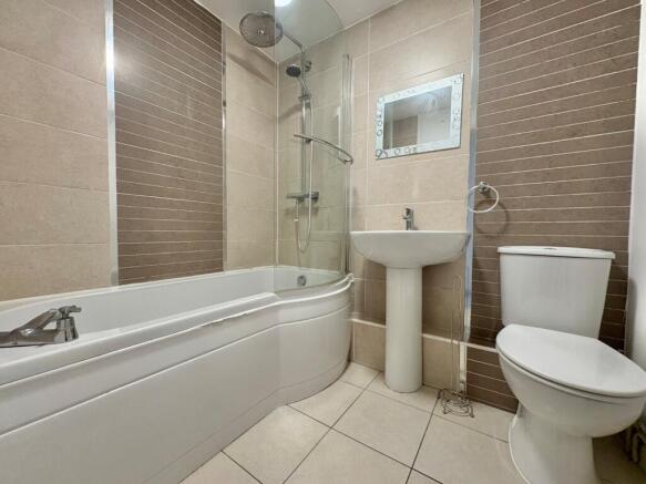 2 bed Flat to rent Image 6