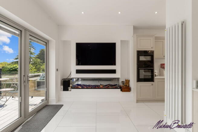4 bed Semi-Detached for sale Image 11