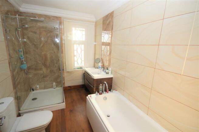 bathroom 1.jpg