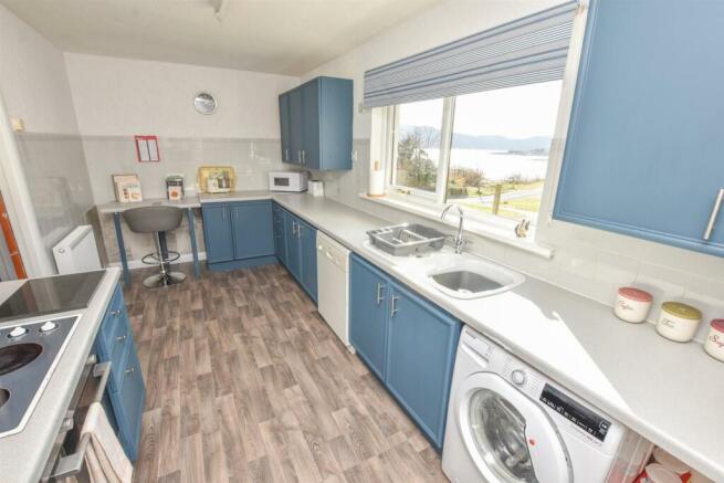 KITCHEN-BREAKFAST ROOM-2.jpg