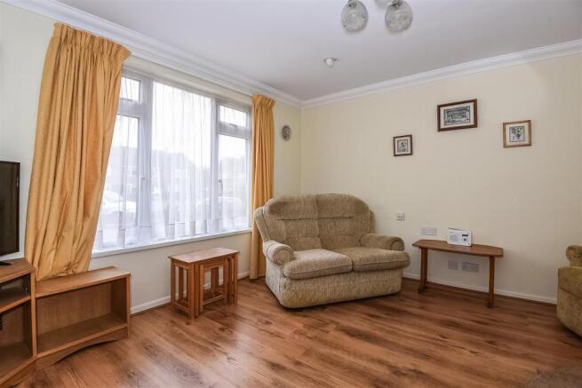 Living Room1.jpg