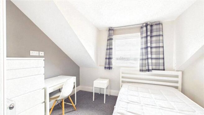 12 bed Apartment to rent Image 4