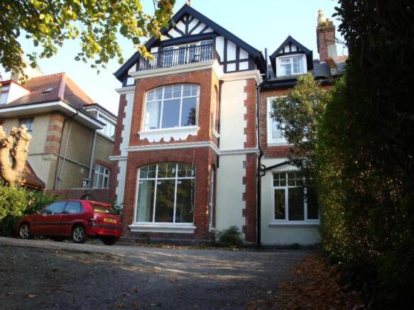 4Queens Road