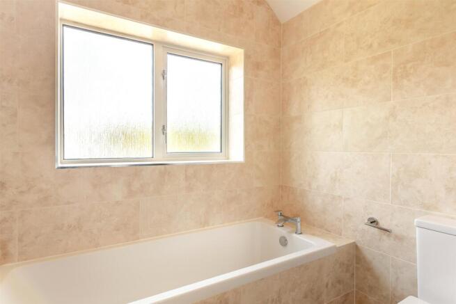 4 bed Detached for sale Image 11
