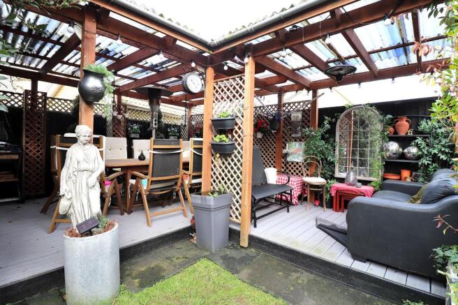 Outside Entertaining