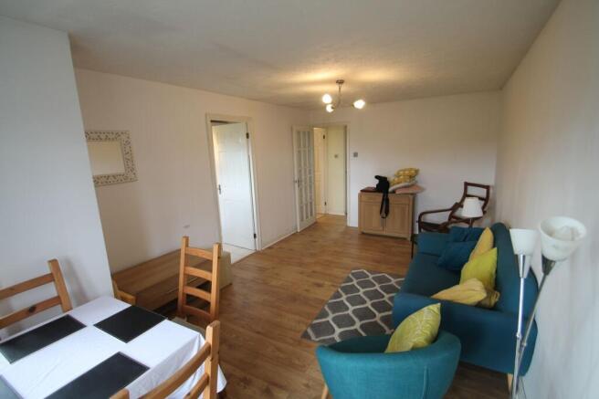 Clarence Close, Barnet, EN4 photo 3