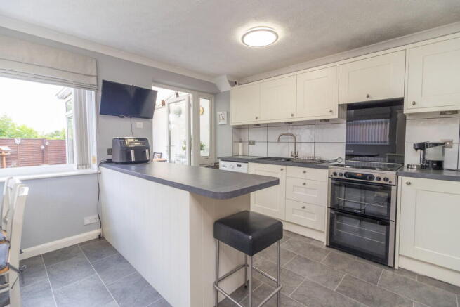 Meadow View, Potterspury, Towcester, NN12 7PJ photo 4